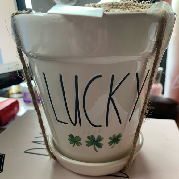Flower pot